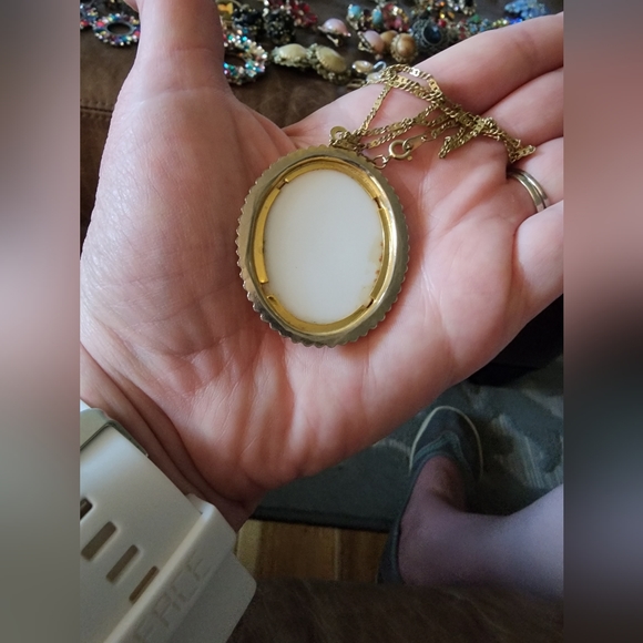 Vintage painted/printed necklace - Picture 3 of 4